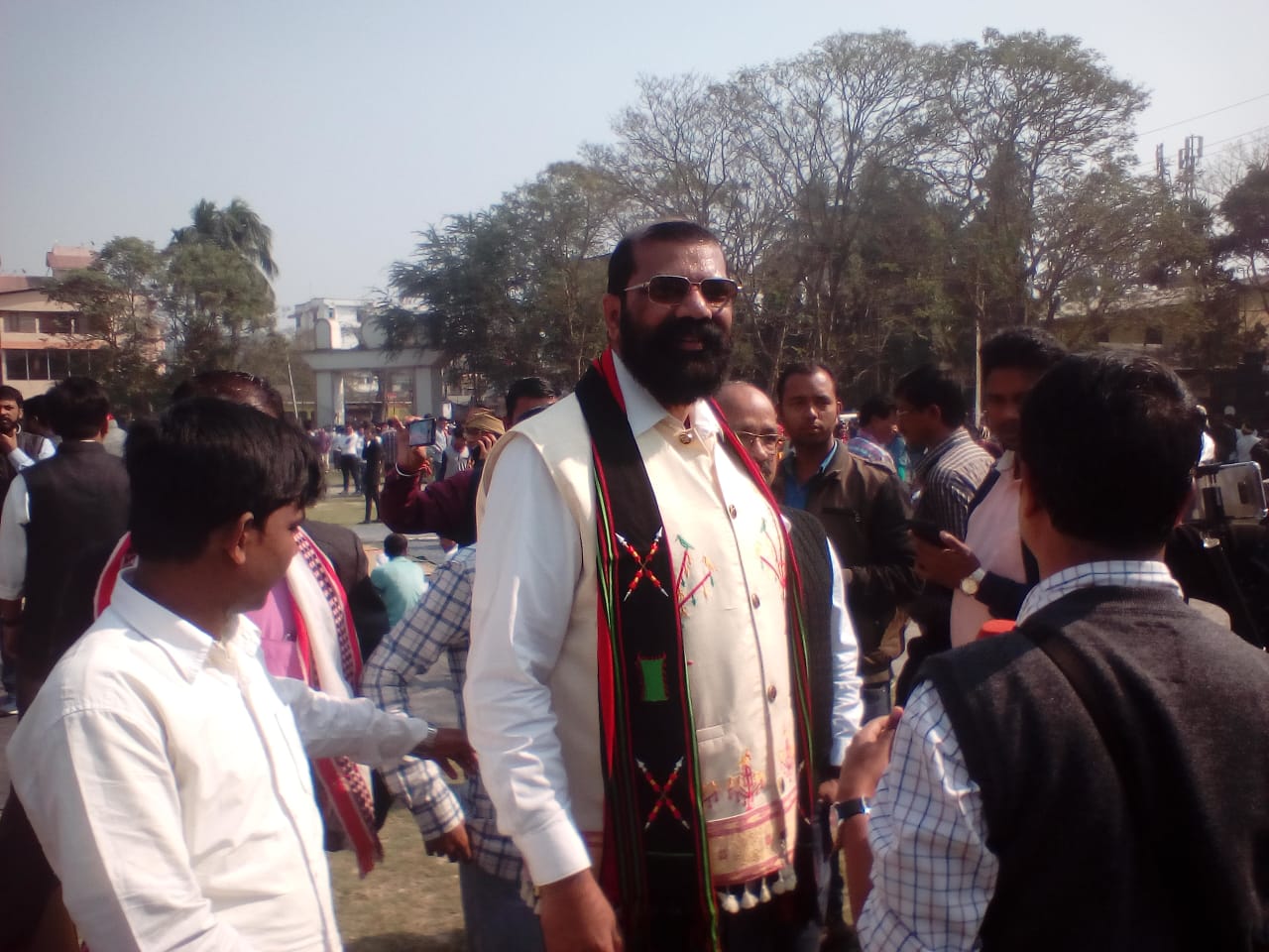 খিলঞ্জীয়াৰ ব্ৰজনিনাদত কঁপিল লতাশিল খেলপথাৰ : চৰকাৰলৈ কঠোৰ সকীয়নি বিভিন্ন স্তৰৰ জনতাৰ