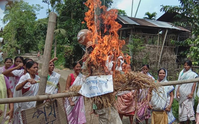 পুনৰ প্ৰতিবাদত উত্তাল নগাঁৱৰ শেতালি