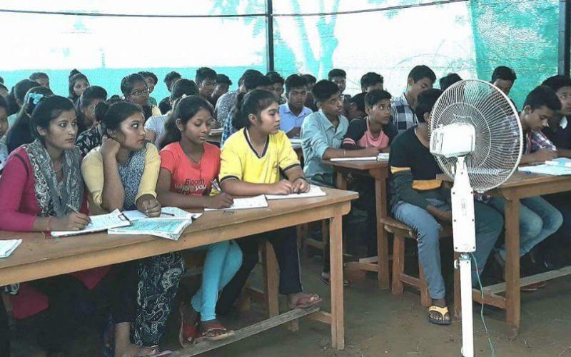 গহপুৰত মেট্ৰিক অনুত্তীৰ্ণ শিক্ষাৰ্থীক 'কৰুণা ট্ৰাষ্ট'ৰ বিনামূলীয়া পাঠদান