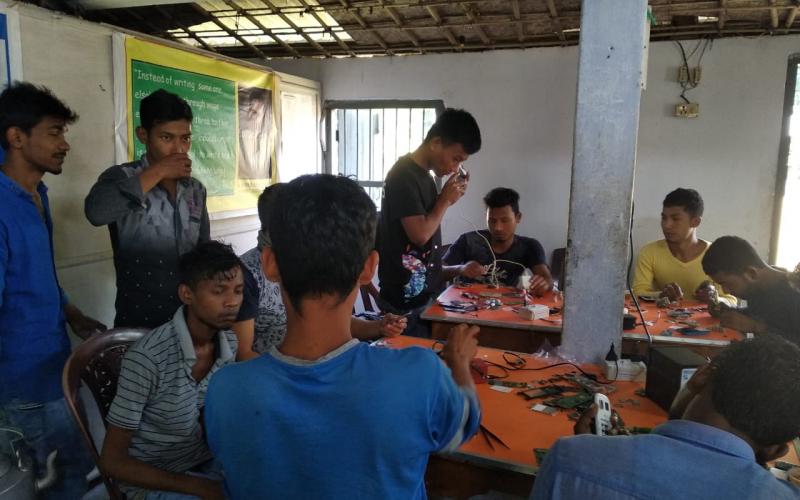 কুমাৰীকাটাত এছ বি আই আৰছেটিৰ সৌজন্যত বিনামূলীয়া মোবাইল প্ৰশিক্ষণ শিবিৰ