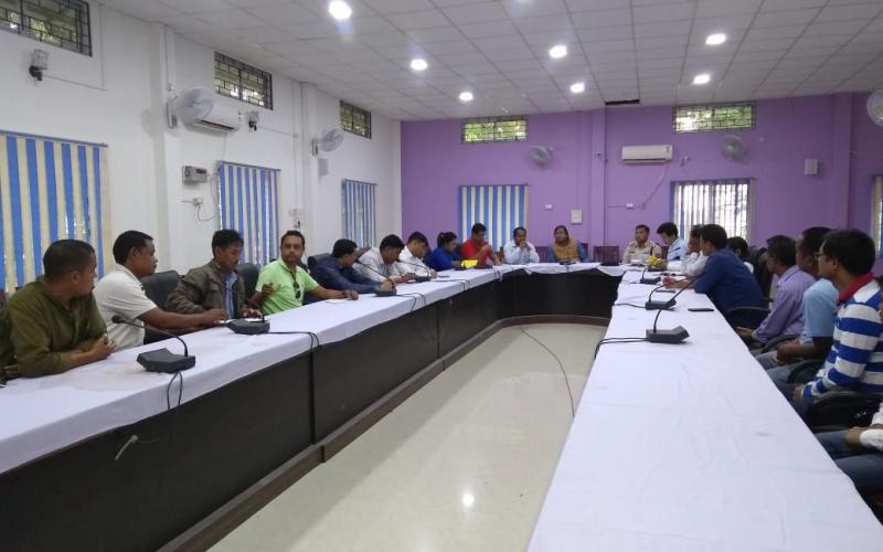 পঞ্চায়ত নিৰ্বাচনক লৈ মাজুলীত ৰাজনৈতিক দলেৰে উপায়ুক্তৰ বৈঠক