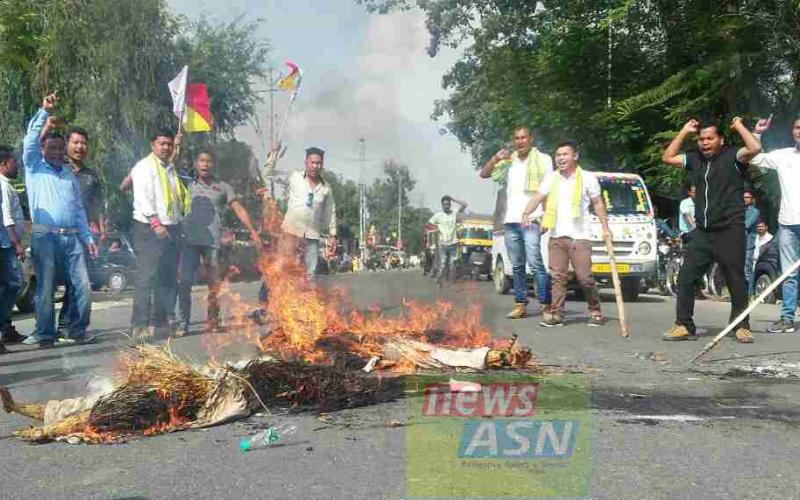 কোচ ৰাজবংশীক প্ৰতাৰণা : বঙাইগাঁৱত প্ৰধানমন্ত্ৰী-মুখ্যমন্ত্ৰীৰ পুত্তলিকা দাহ আক্ৰাছুৰ