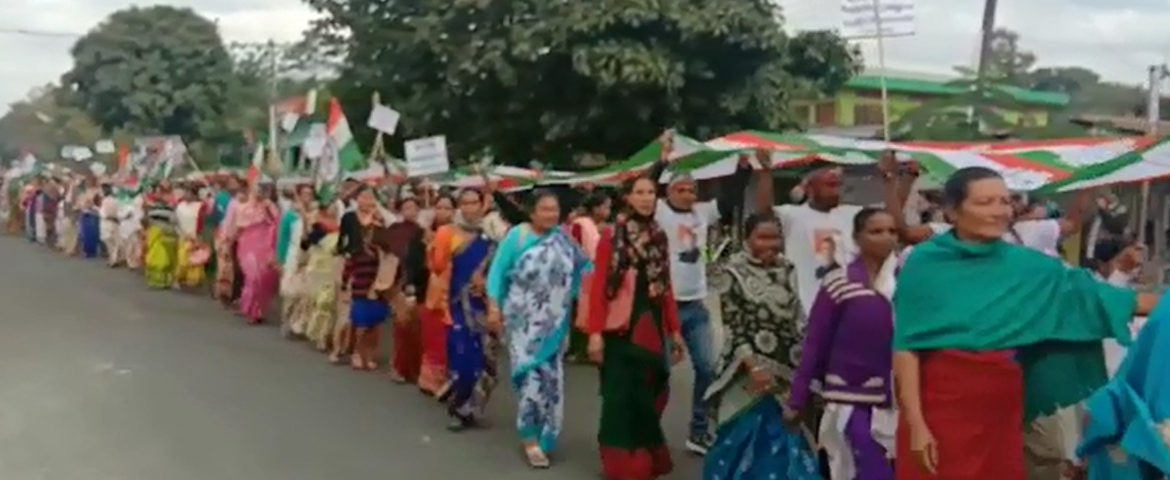 ১ কিঃমিঃ দৈৰ্ঘ্যৰ পতাকাৰে নাৰায়ণপুৰত কংগ্ৰেছৰ বৃহৎ সমদল