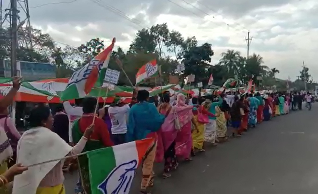 ১ কিঃমিঃ দৈৰ্ঘ্যৰ পতাকাৰে নাৰায়ণপুৰত কংগ্ৰেছৰ বৃহৎ সমদল