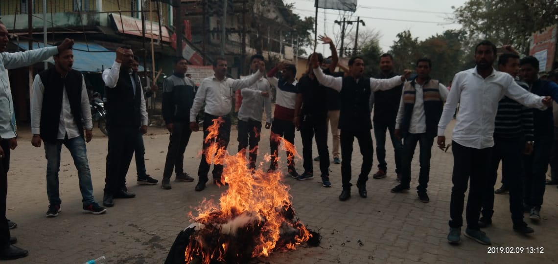 প্ৰধান মন্ত্ৰীৰ অসম আগমনৰ প্ৰতিবাদ : মাজুলীত দাহ মোডীৰ প্ৰতিকৃতি