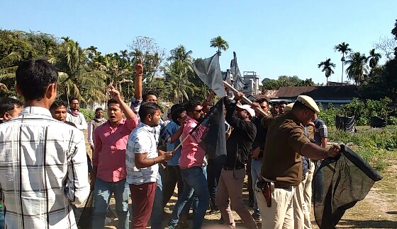 বঙাইগাঁৱত ক'লা পতাকা উত্তোলন যুৱ-ছাত্ৰ পৰিষদকে ধৰি কে'বাটাও সংগঠনৰ