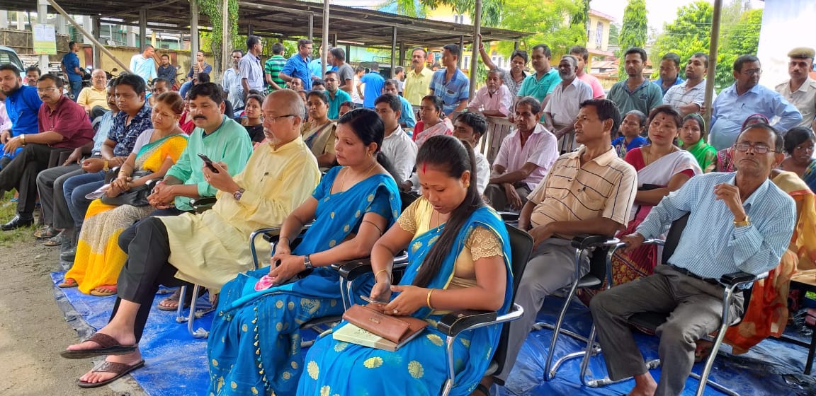 প্ৰধান মন্ত্ৰীৰ স্বচ্ছতা অভিযানৰ মত বিনিময়ত ৰঙিয়াত সাংসদ ৰমেন ডেকা আৰু মন্ত্ৰী ভৱেশ কলিতা