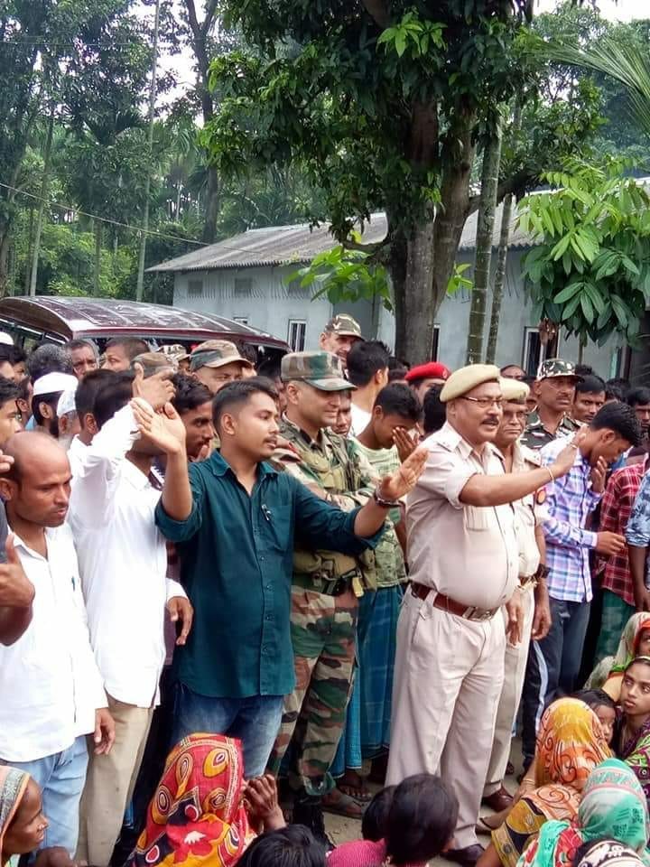 ওদালগুৰিৰ ৰাণীপুখুৰীত সেনাবাহিনীক আবদ্ধ কৰি ৰাখিলে স্থানীয় ৰাইজে