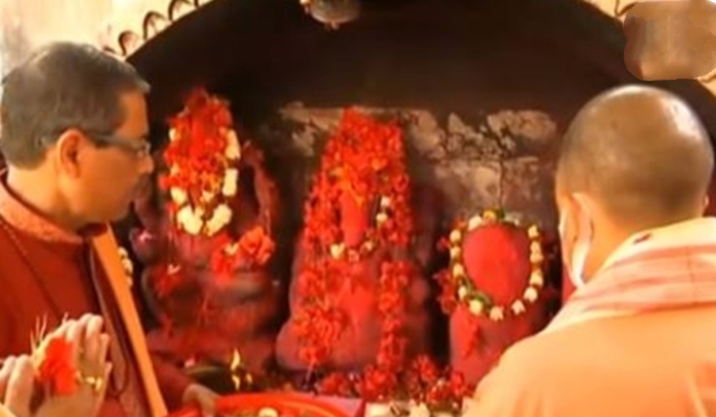 Yogi Adityanath in Kamakhya Temple