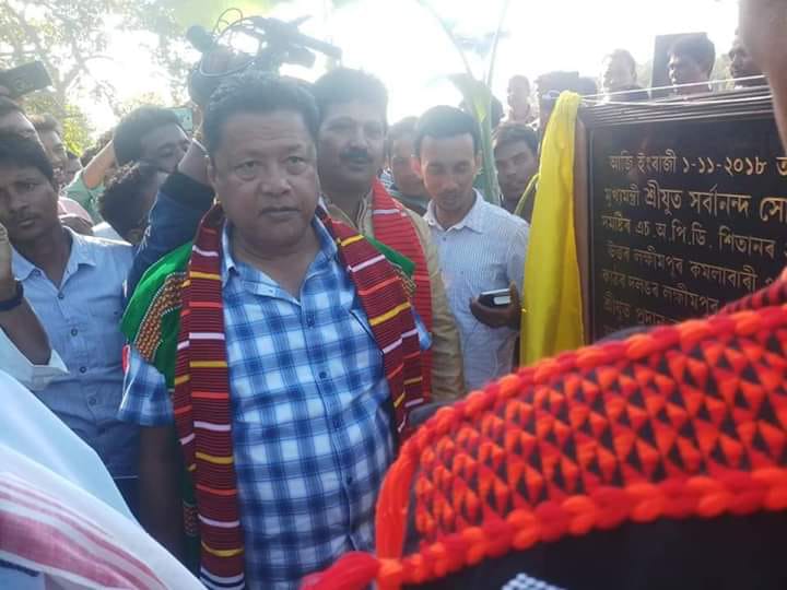 ৭০ বছৰীয়া সমস্যাৰ সকাহ : মাজুলীৰ লুইত খাবলুত ২খন কাঠৰ দলঙৰ শুভাৰম্ভ