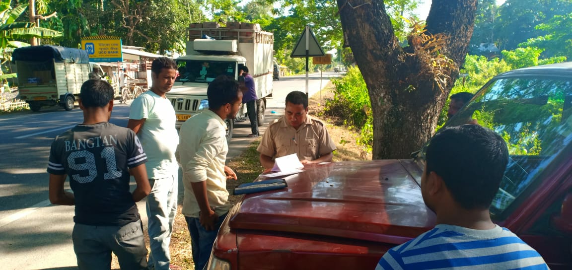 তামুলপুৰত অবৈধ যান-বাহনৰ বিৰুদ্ধে অভিযান : অৰ্ধলক্ষাধিক টকা জৰিমনা সংগ্ৰহ