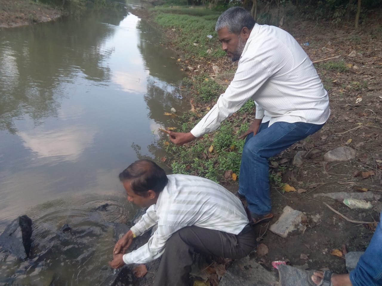 পুৰণিগুদামৰ অসম হাটৰ সন্মুখত বৰকাছ উদ্ধাৰ