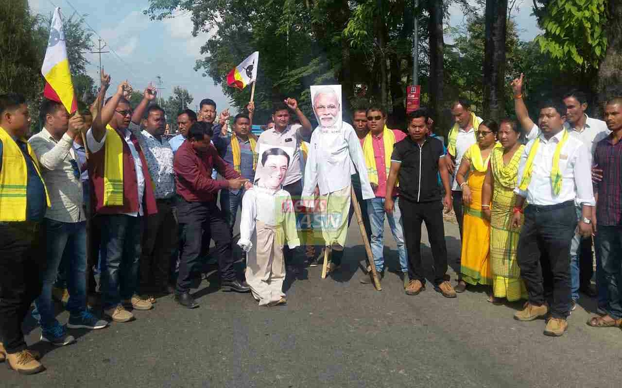 কোচ ৰাজবংশীক প্ৰতাৰণা : বঙাইগাঁৱত প্ৰধানমন্ত্ৰী-মুখ্যমন্ত্ৰীৰ পুত্তলিকা দাহ আক্ৰাছুৰ