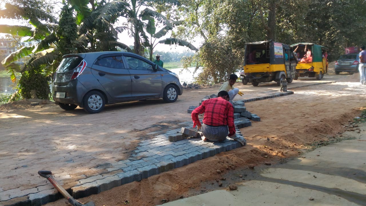 নগাঁৱত পথ উন্নীতকৰণৰ নামত ব্যাপক দুৰ্নীতিৰ অভিযোগ