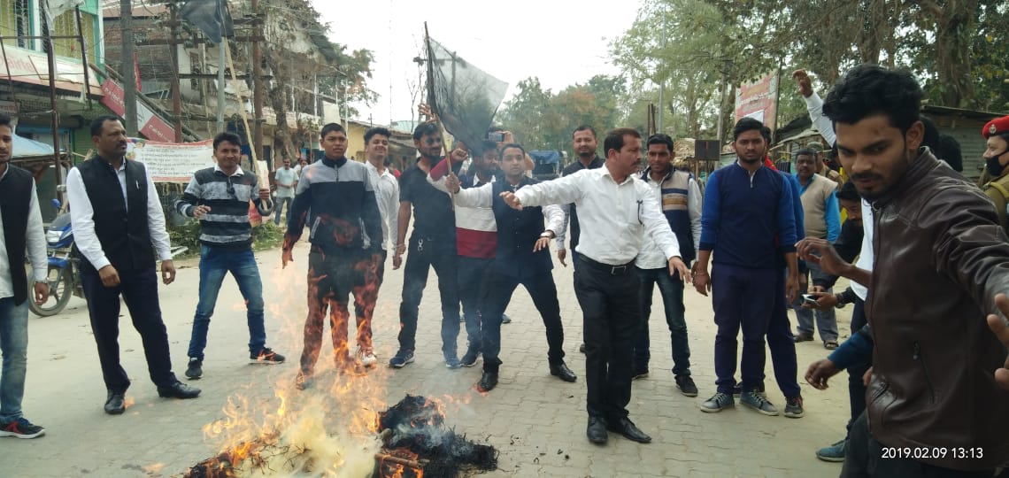 প্ৰধান মন্ত্ৰীৰ অসম আগমনৰ প্ৰতিবাদ : মাজুলীত দাহ মোডীৰ প্ৰতিকৃতি