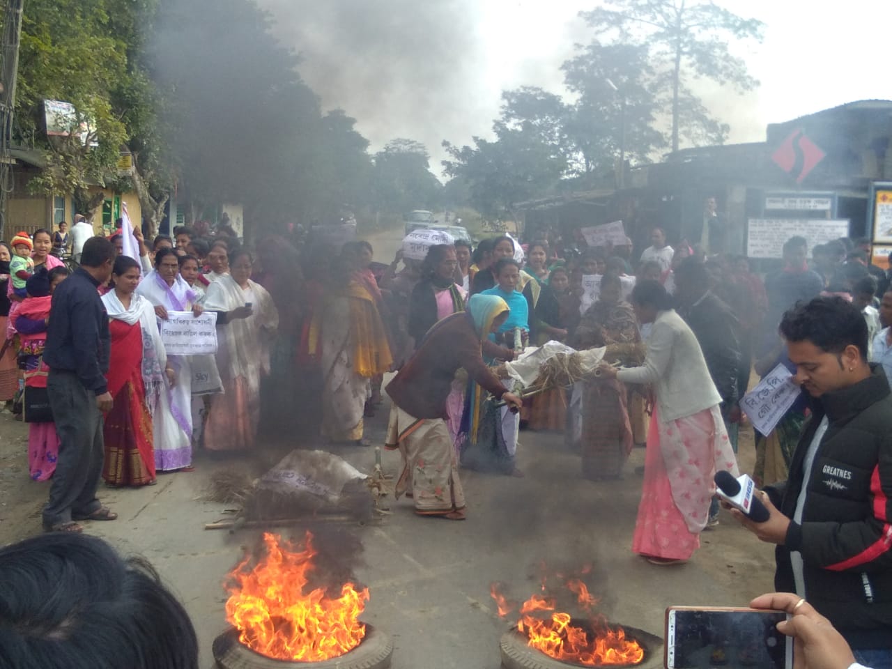 তিনিচুকীয়াৰ ফিল'বাৰীত প্ৰধান মন্ত্ৰী-মুখ্য মন্ত্ৰীৰ শৱ দাহ