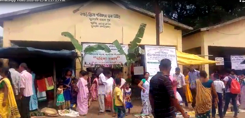 অগতানুগতিক সাপ্তাহিক মহিলা বজাৰ আৰম্ভ হ'ল নগাঁৱৰ ফুলগুৰিত