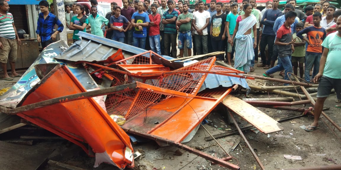 গোলাঘাটত অবৈধ ব্যৱসায়িক প্ৰতিষ্ঠানত উচ্ছেদ