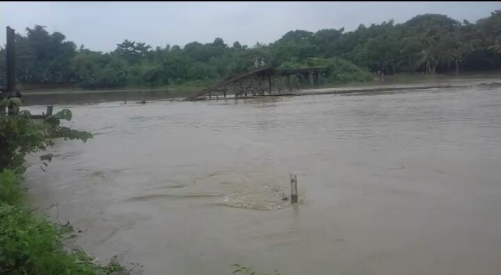 বৰলীয়া নদীৰ বুকুত পকী দলং বিচাৰি ৰাইজৰ মহা হোমযজ্ঞ