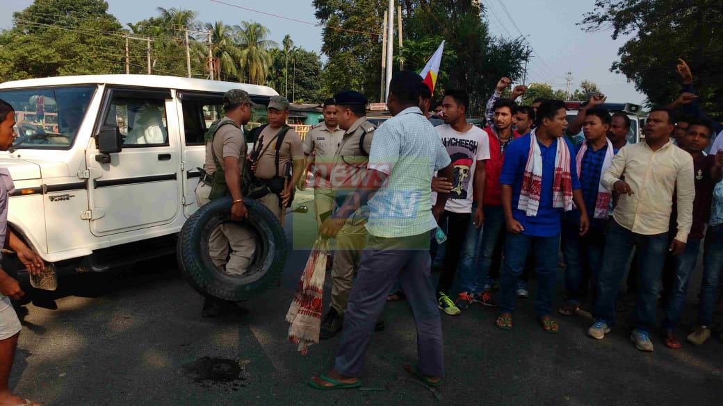 বঙাইগাঁৱত বন্ধৰ সৰ্বাত্মক প্ৰভাৱ : অৰ্ধশতাধিক প্ৰতিবাদকাৰীক আটক