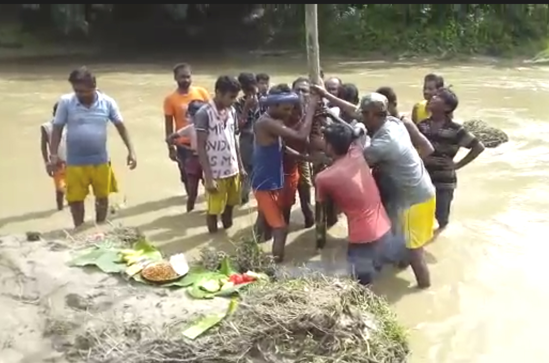 ওদালগুৰিত পূজা-অৰ্চনাৰে বাঁহৰ দলং নিৰ্মাণৰ প্ৰস্তুতি