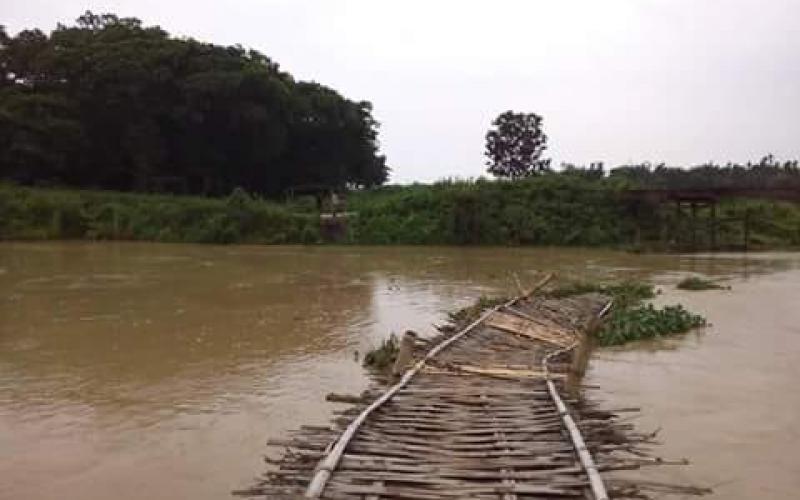 ৰঙিয়া-তামুলপুৰ সমষ্টি সংযোগী কাঠৰ দলঙৰ জৰাজীৰ্ণ অৱস্থা, জীয়াতু ভুগিছে ৰাইজে