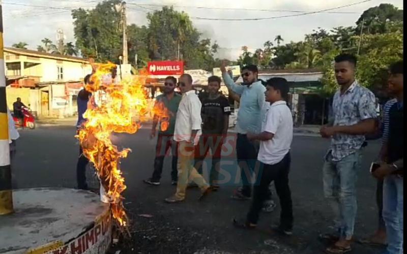 নাৰায়ণপুৰত ৰঞ্জিত দাসৰ প্ৰতিকৃতি দাহ যুৱ-ছাত্ৰ পৰিষদৰ