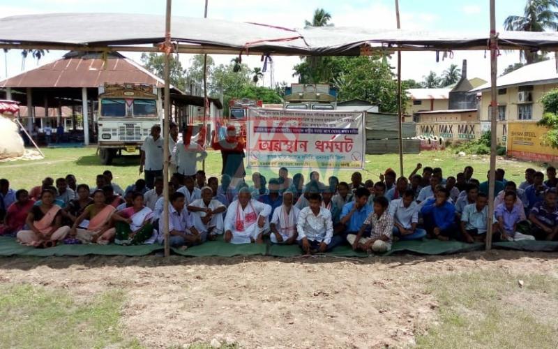 বৃহৎ নদীবান্ধ নিৰ্মাণৰ প্ৰতিবাদত ওদালগুৰিত কৃষক মুক্তিৰ অৱস্থান ধৰ্মঘট