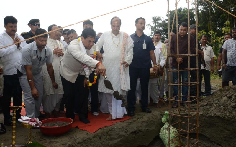 উত্তৰ গুৱাহাটীত আউনীআটী কলাক্ষেত্ৰৰ আধাৰশিলা স্থাপন মুখ্য মন্ত্ৰীৰ