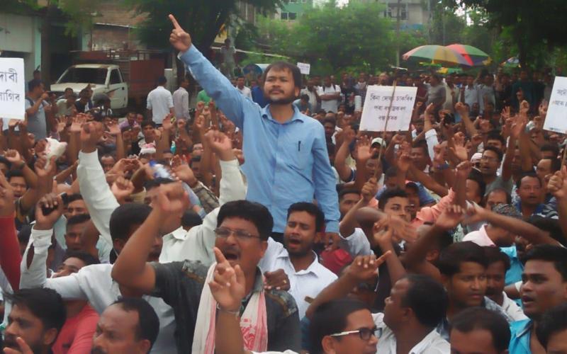 ১০৮-১০২ কৰ্মচাৰীক প্ৰাপ্যৰ পৰা বঞ্চিত কৰাৰ অভিযোগ অখিল গগৈৰ