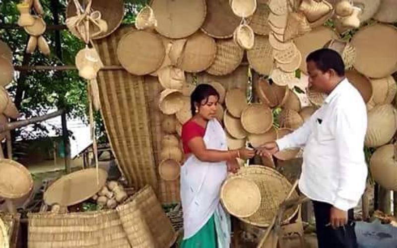 থেকেৰাগুৰিৰ পৰা আঁহতগুৰিলৈ এজাক মহিলাই গঢ়িছে স্বনিৰ্ভৰশীলতাৰ বিপ্লৱ