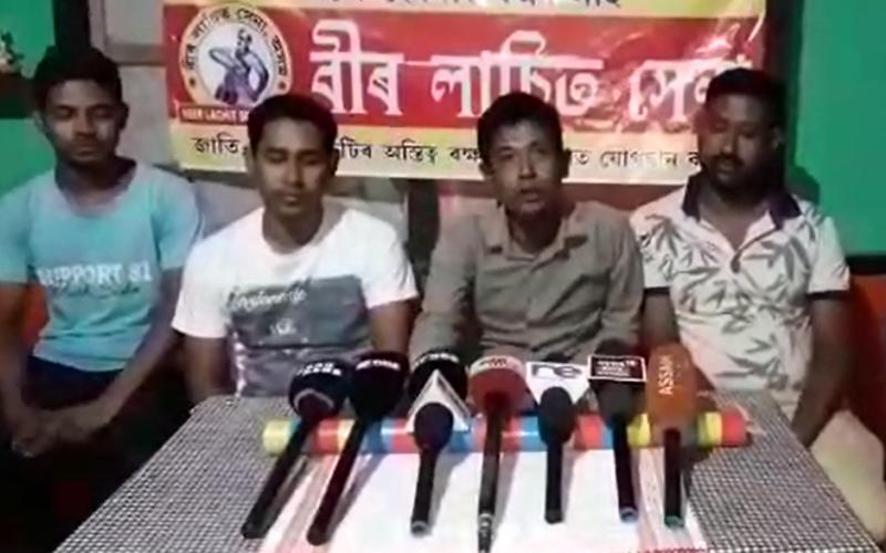 কামপুৰত বীৰ লাচিত সেনাৰ সংবাদমেল : শংকৰদেৱক কৰা অপমান সহ্য নকৰে অসমীয়াই