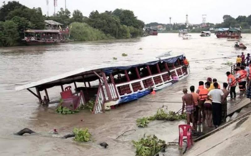 ব্ৰহ্মপুত্ৰত পুনৰ নাও দুৰ্ঘটনা : কথমপি প্ৰাণৰক্ষা যাত্ৰীৰ