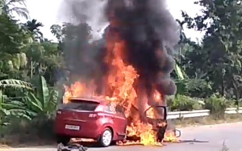 ধৰমতুলৰ ৩৭নং ৰাষ্ট্ৰীয় ঘাইপথত ভয়ানক পথ দুৰ্ঘটনা : কথমপি প্ৰাণ ৰক্ষা এটা পৰিয়ালৰ