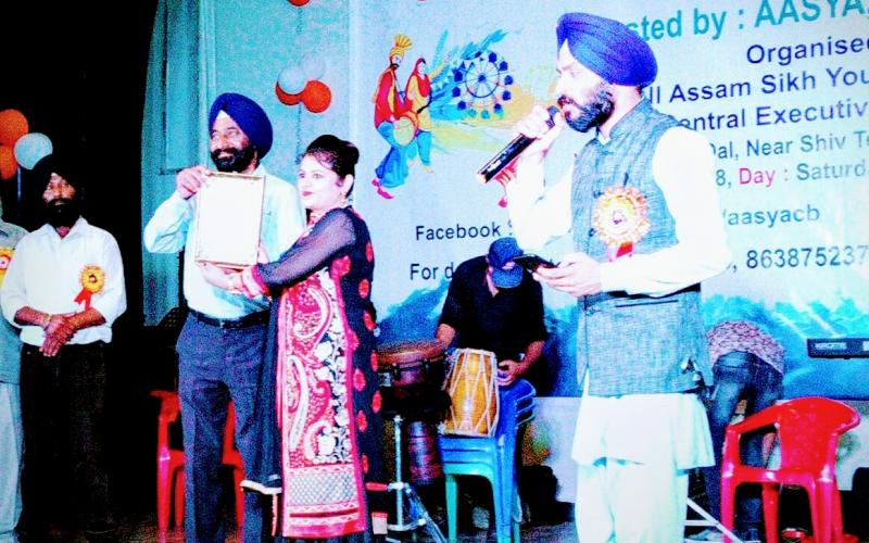 ভক্তি সংগীতত নগাঁও জিলালৈ গৌৰৱ কঢ়িয়ালে চালু কৌৰে