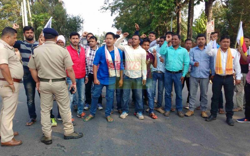 বঙাইগাঁৱত বন্ধৰ সৰ্বাত্মক প্ৰভাৱ : অৰ্ধশতাধিক প্ৰতিবাদকাৰীক আটক