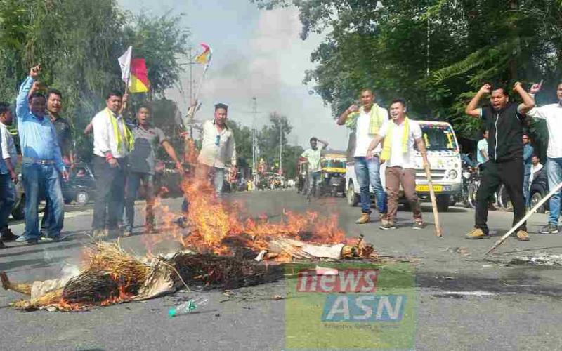 কোচ ৰাজবংশীক প্ৰতাৰণা : বঙাইগাঁৱত প্ৰধানমন্ত্ৰী-মুখ্যমন্ত্ৰীৰ পুত্তলিকা দাহ আক্ৰাছুৰ