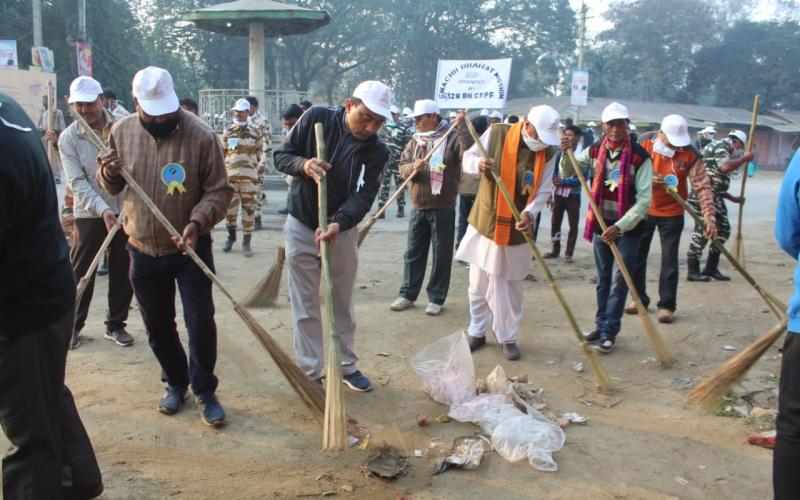 ভোটাৰ দিৱস উপলক্ষে মৰিগাঁও জিলা প্ৰশাসনৰ স্বচ্ছ ভাৰত অভিযান