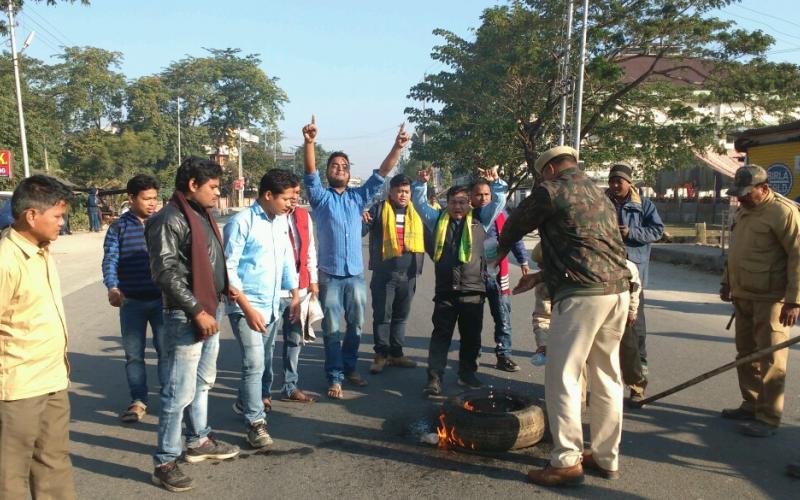 বঙাইগাঁৱত কেইবাটাও সংগঠনৰ টায়াৰ জ্বলাই প্ৰতিবাদ