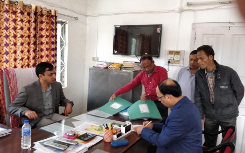 দৰঙৰ উপায়ুক্তৰ আকস্মিক পৰিৰ্দশনত ওলাল চৰকাৰী কৰ্মচাৰীৰ স্বৰূপ