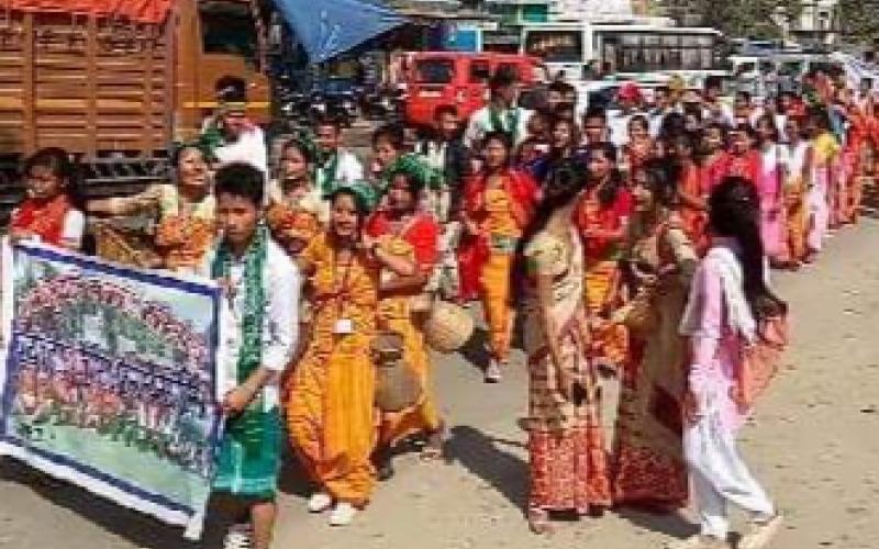 ছয়দুৱাৰ মহাবিদ্যালয়ৰ মহাবিদ্যালয় সপ্তাহ উপলক্ষে গহপুৰত বৰ্ণাঢ্য সাংস্কৃতিক শোভাযাত্ৰা