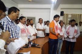 কংগ্ৰেছ নেতা কিশোৰ হাজৰিকাসহ শতাধিক যুৱকৰ অগপত যোগদান