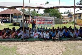 বৃহৎ নদীবান্ধ নিৰ্মাণৰ প্ৰতিবাদত ওদালগুৰিত কৃষক মুক্তিৰ অৱস্থান ধৰ্মঘট