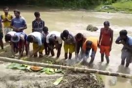 ওদালগুৰিত পূজা-অৰ্চনাৰে বাঁহৰ দলং নিৰ্মাণৰ প্ৰস্তুতি