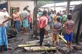 ৰূপহীহাটত বিধ্বংসী জুইত জাহ গ'ল ২০ লক্ষাধিক টকাৰ সম্পত্তি