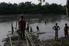 এখন দলং বিচাৰি ৭খন গাঁৱৰ ৰাইজৰ হাহাকাৰ : নিৰ্বাচনত এসেকা দিয়াৰ হুংকাৰ