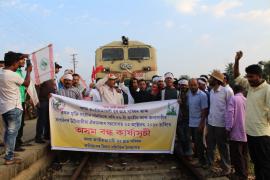 কলিয়াবৰত অসম বন্ধ সৰ্বাত্মক : শিলঘাট-গুৱাহাটী ৰে'ল অৱৰোধ বন্ধ সমৰ্থকৰ