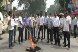 মঙলদৈত যোগ নিৰীক্ষক সতীনাথ বাৰালৰ পুত্তলিকা দাহ আছু-যুৱ ছাত্ৰ পৰিষদৰ
