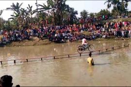 নগাঁৱত ব্যতিক্ৰমী চাইকেল চালনা প্ৰতিযোগিতা