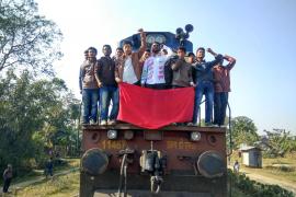 সোণাৰিৰ সাপেখাতীত ৰে'ল অৱৰোধ : বন্ধৰ প্ৰভাৱ সৰ্বাত্মক